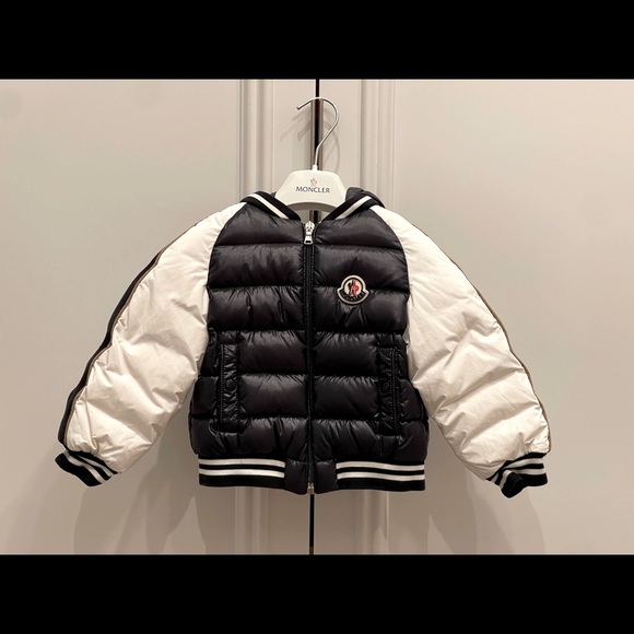 Moncler Bomber 2t with detachable hood+Duster bag+Hanger - Picture 1 of 14